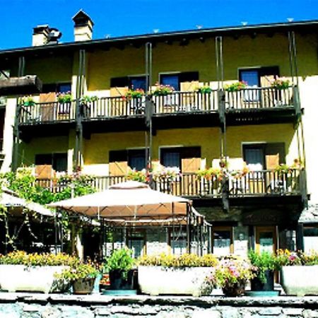 Hotel Veneriaz Нюс Екстер'єр фото
