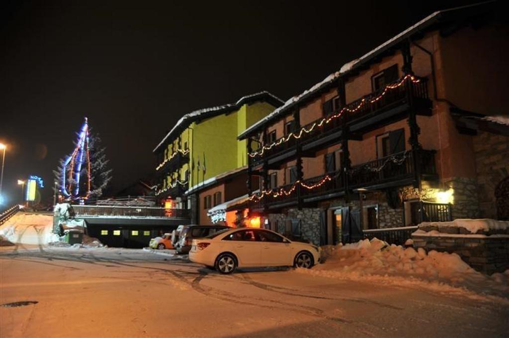 Hotel Veneriaz Нюс Екстер'єр фото