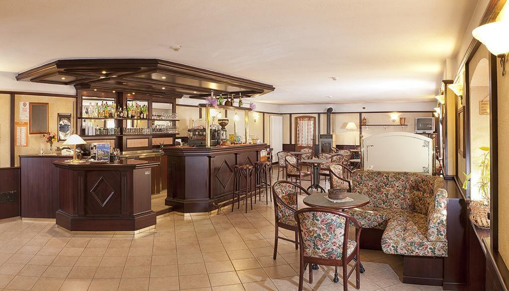 Hotel Veneriaz Нюс Екстер'єр фото