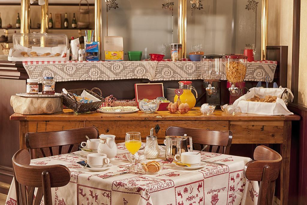 Hotel Veneriaz Нюс Екстер'єр фото