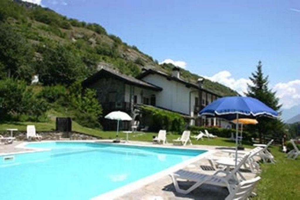 Hotel Veneriaz Нюс Екстер'єр фото