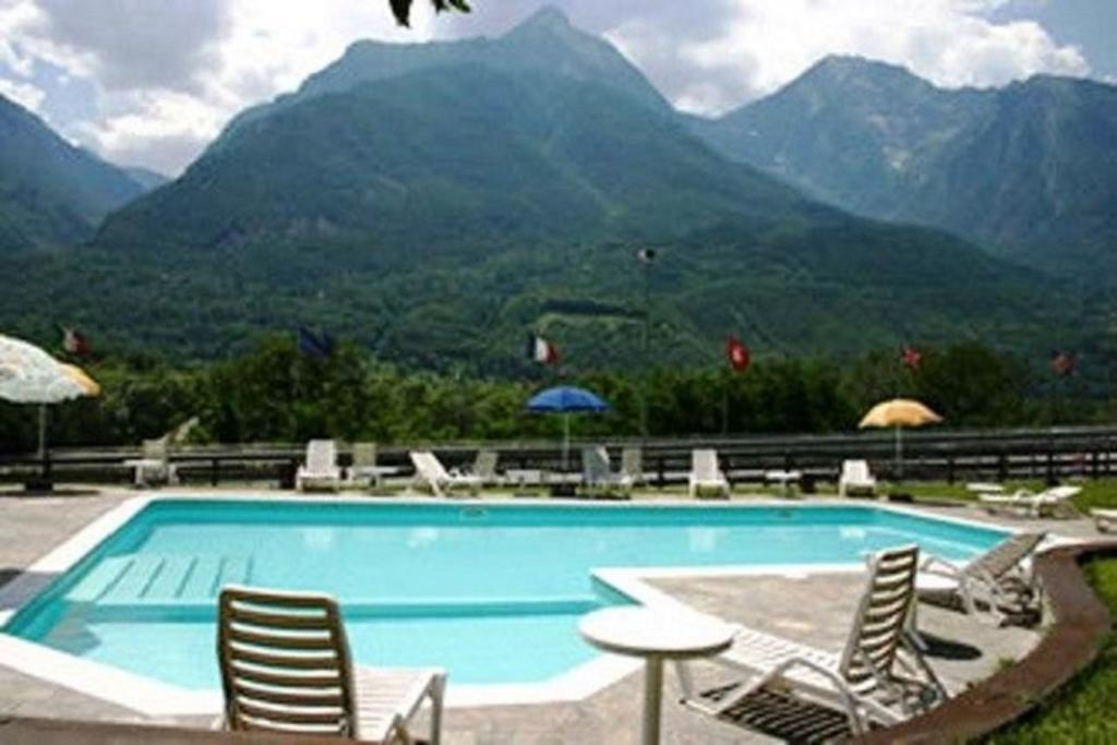 Hotel Veneriaz Нюс Екстер'єр фото