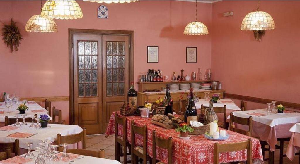 Hotel Veneriaz Нюс Екстер'єр фото