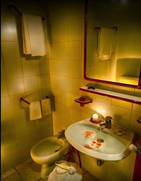 Hotel Veneriaz Нюс Екстер'єр фото